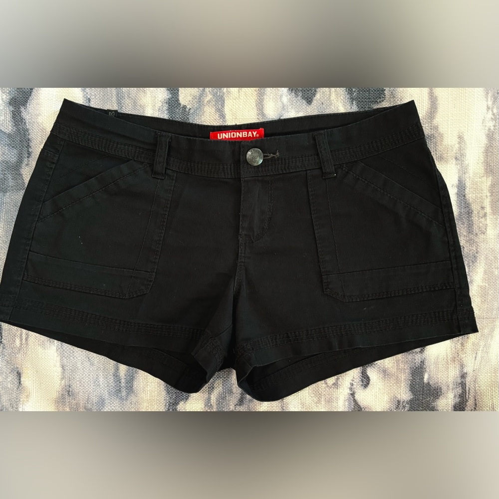 UNIONBAY BLACK UTILITY STYLED SHORTS FOR WOMENS. Size: (9) - Picture 2 of 8